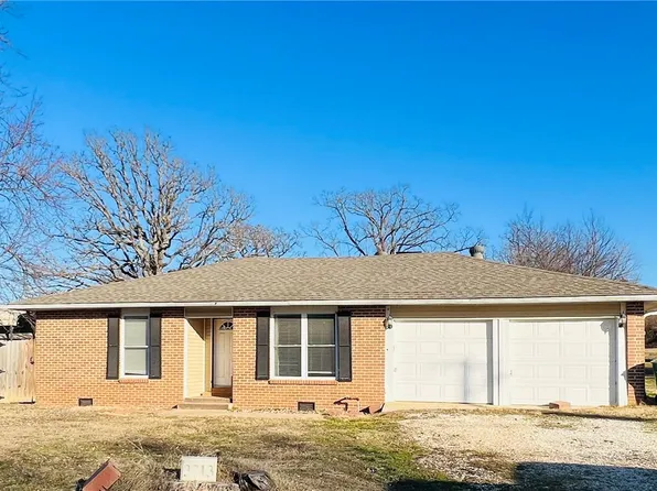 3713 N Oak St, Springdale, AR 72764