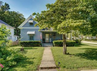 1462 E McDaniel St, Springfield, MO 65802
