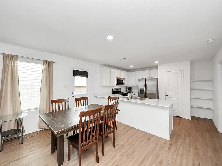 9206 Burnet Fields Dr — Photo 10
