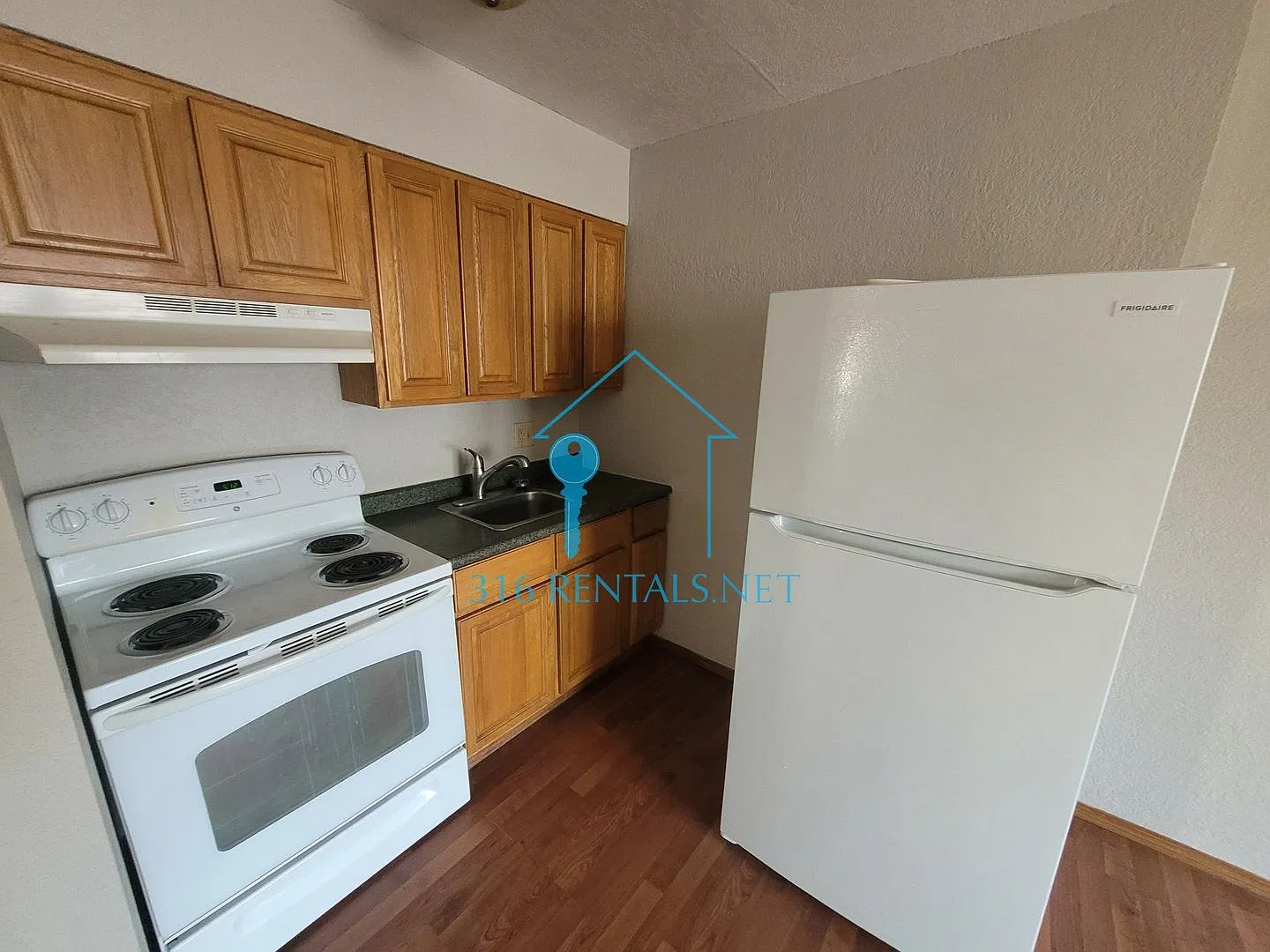 $595- STUDIO - multi-family home — Photo 2