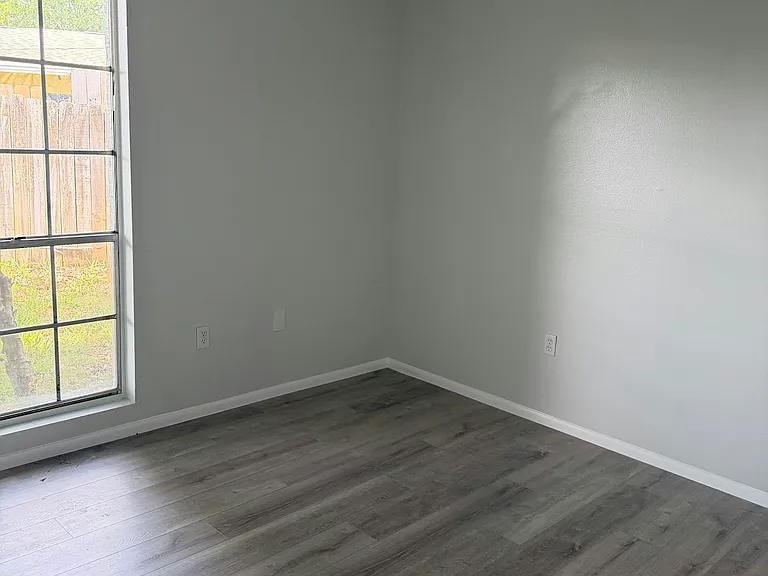 693 John Hancock Ln — Photo 8