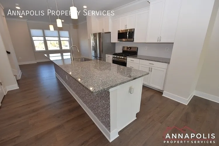 604 Chalcedony Ln — Photo 3