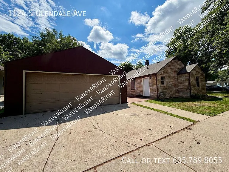 1124 S Glendale Ave — Photo 3