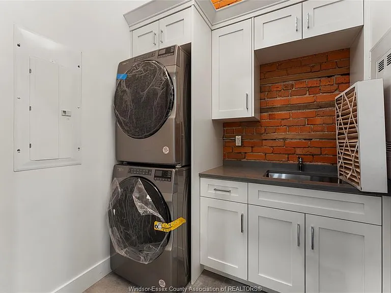 247 Brock St #301 — Photo 28