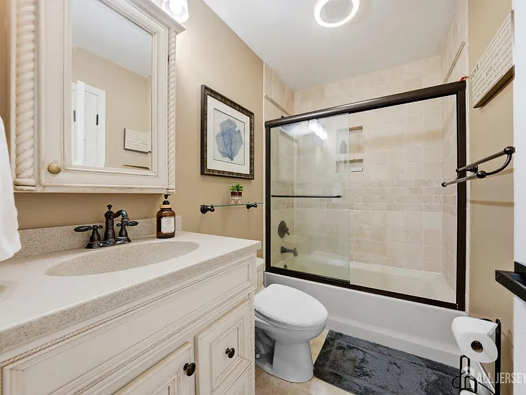 3 Dorchester Dr — Photo 38