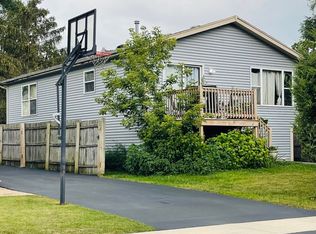 319 Beachview Dr, Round Lake Beach, IL
