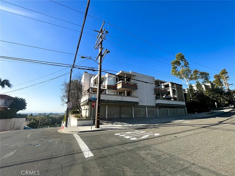 2575 E 19th St #17 — Photo 8