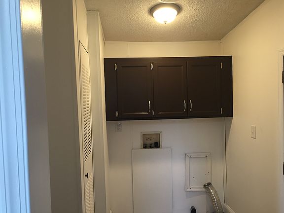 5th image of 901 Laura Lee Cir
