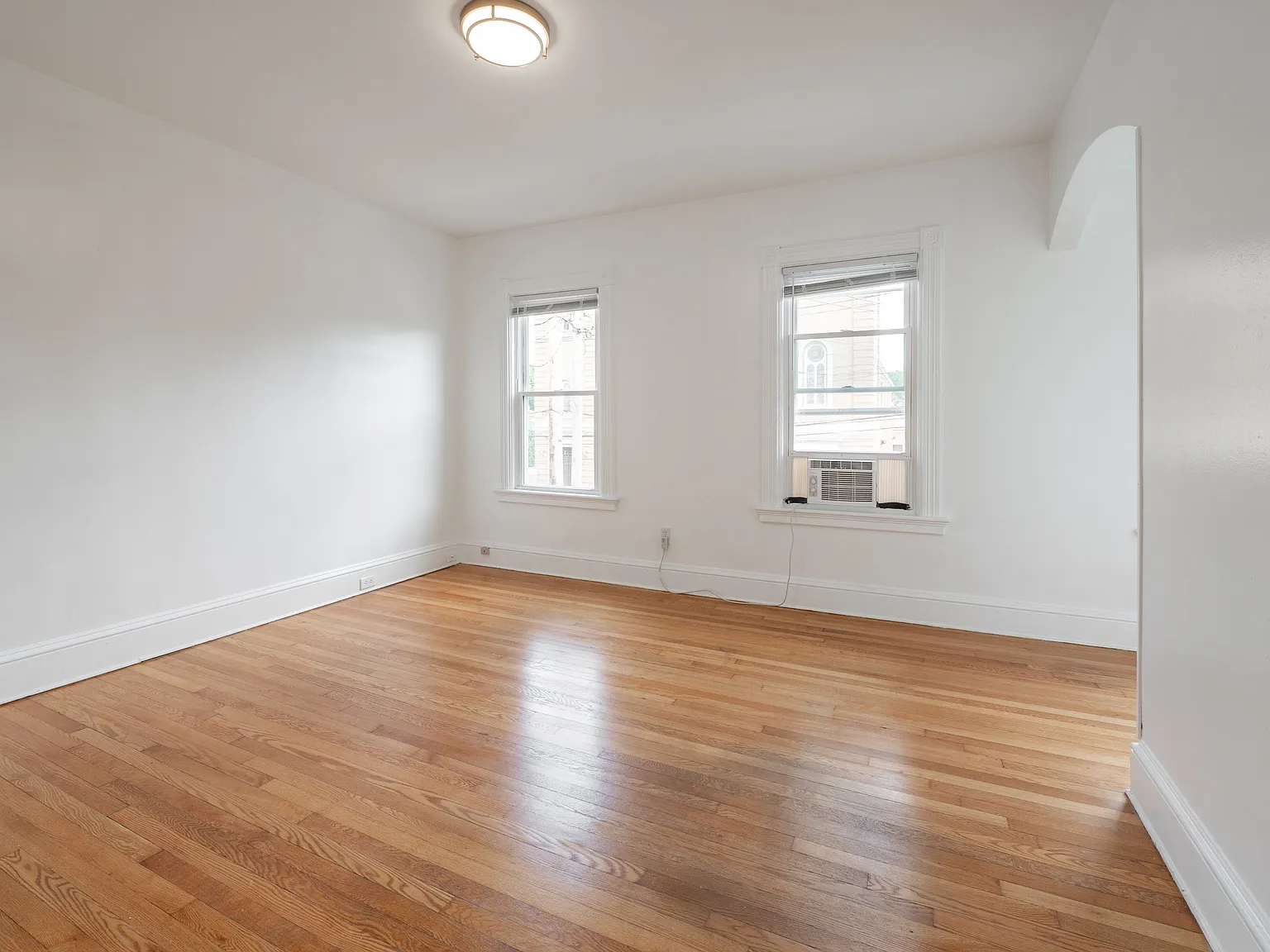 6 bed, 2000 sqft, $850 — Photo 2