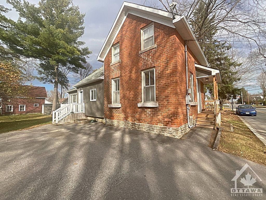 133 Nelson St E, Carleton Place, ON K7C 1A3 Zillow