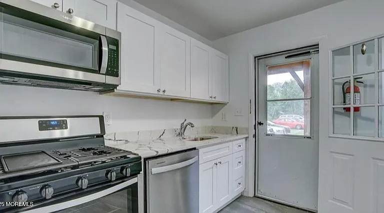 728 Greens Ave #3 — Photo 5