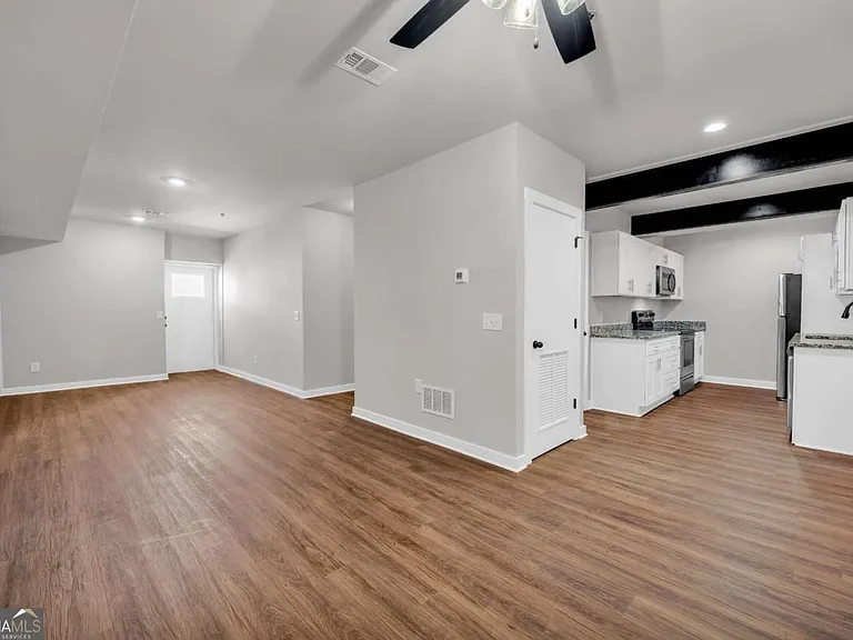 86 S Forest Ave #B — Photo 7