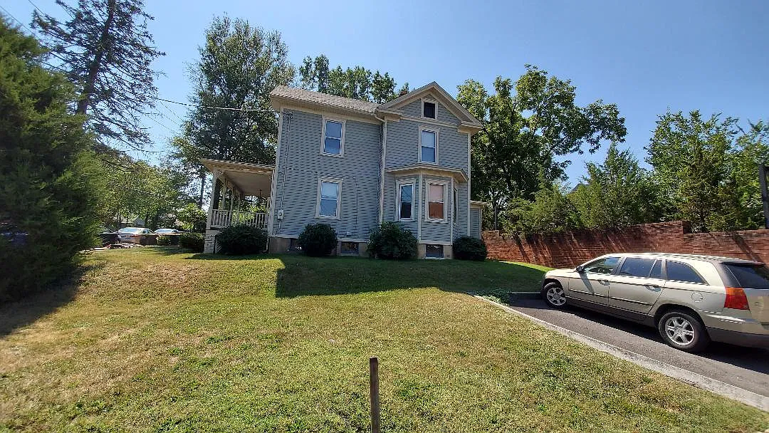 3 bed, 1668 sqft, $4,200 — Photo 3