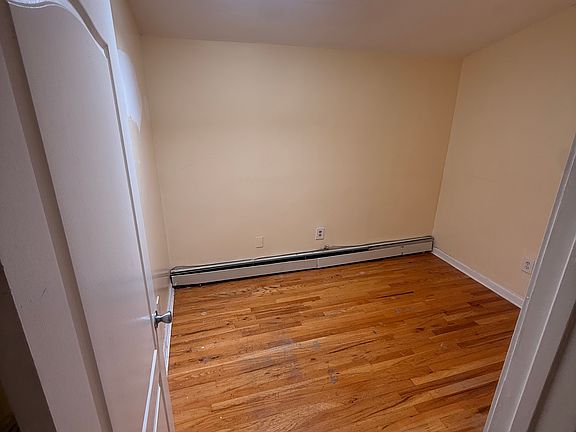 5th image of 2914 Hering Ave Floor 1