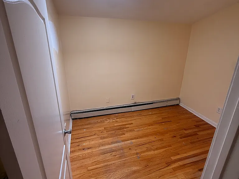 2914 Hering Ave #1 — Photo 5