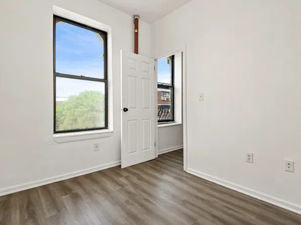 108 Seigel Street image 11 of 12