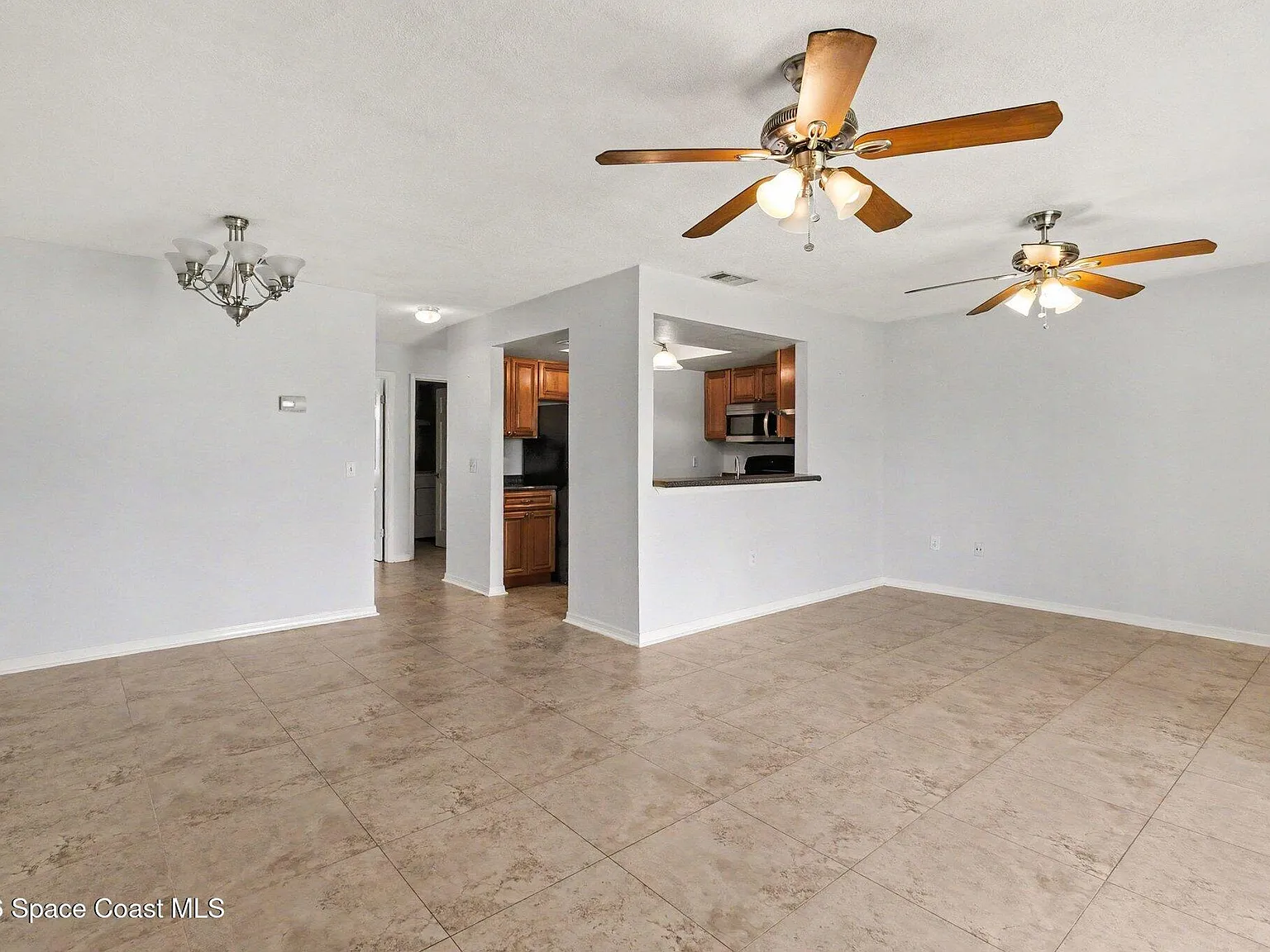 1 bed, 1.0 bath, 733 sqft, $1,350 — Photo 4