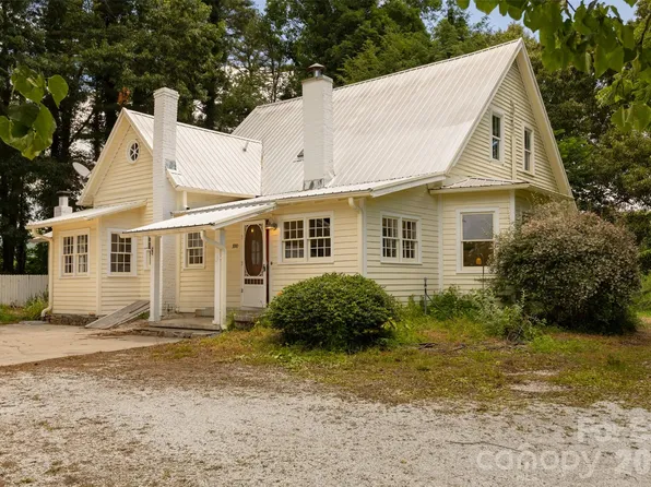 100 Cannon Dr, Hendersonville, NC 28792