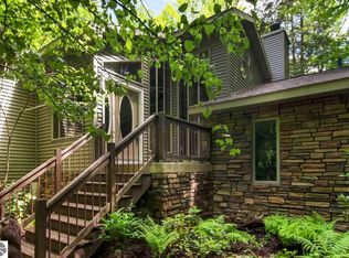 19042 Birch View Trl, Lake Ann, MI 49650