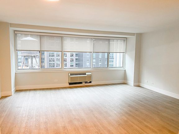 3rd image of 211 W Ohio St #2203