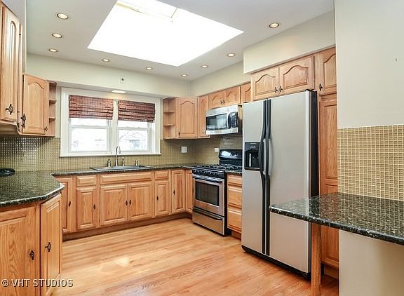 3rd image of 908 S Evergreen Ave