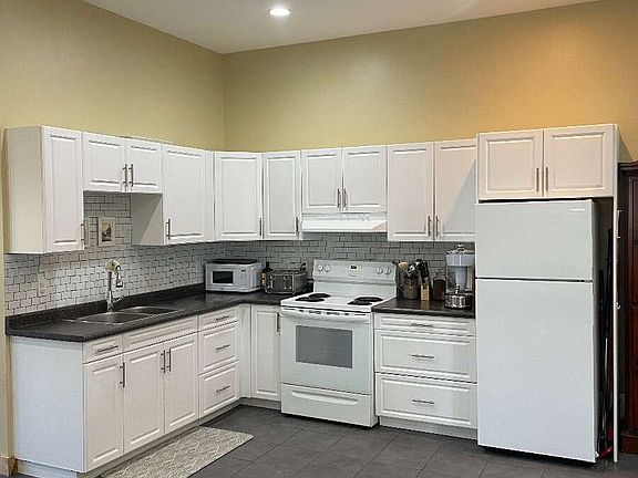 3rd image of 60 Ontario St #3