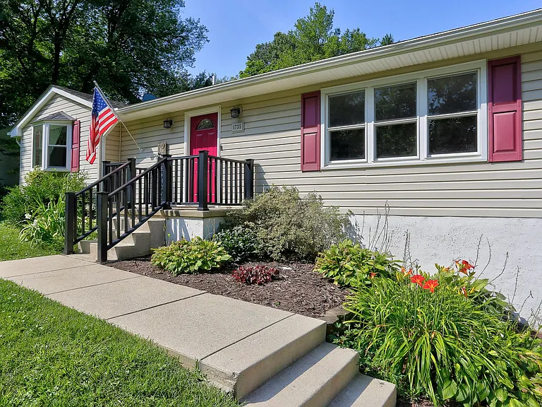 1735 Maple Ave — Photo 5