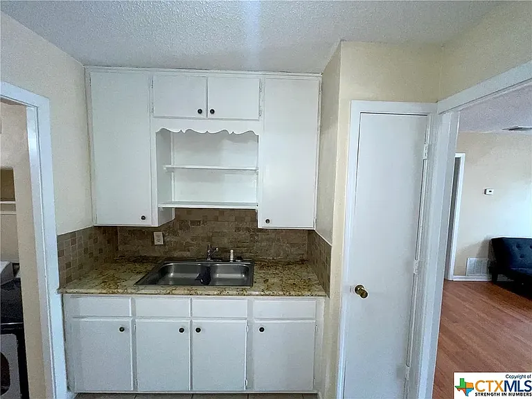 2905 Taft St — Photo 2