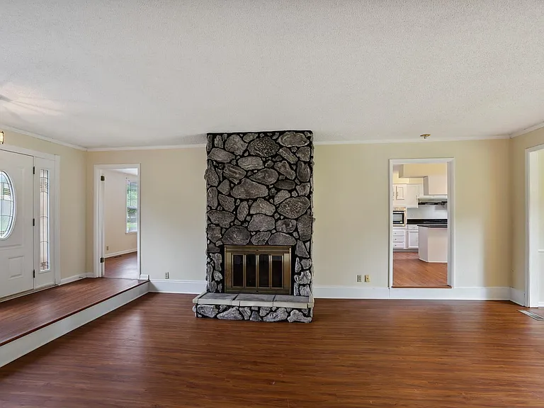 8218 Falmouth Ct — Photo 4