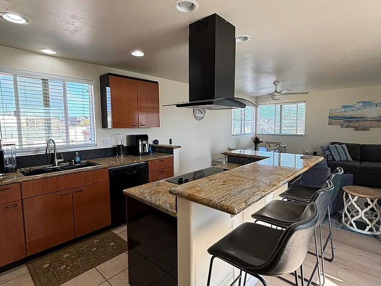 819 Avalon Ct #B — Photo 27