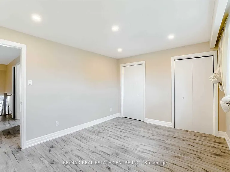 3385 Ellengale Dr #UPPER — Photo 17