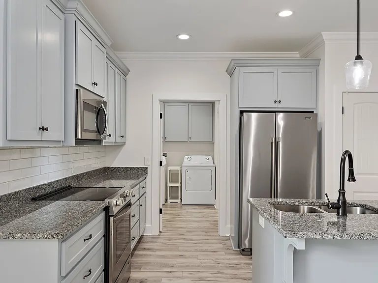 208 Savannah Dr — Photo 11