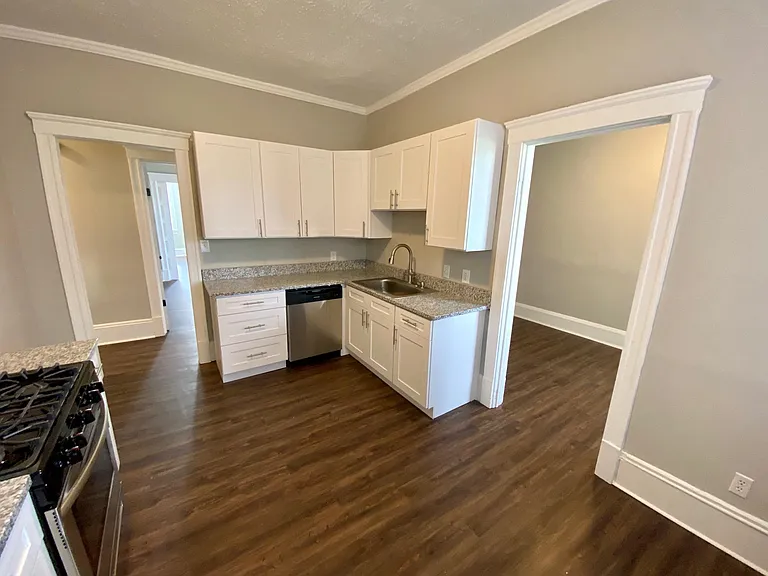 Chelsea Manor — Photo 30