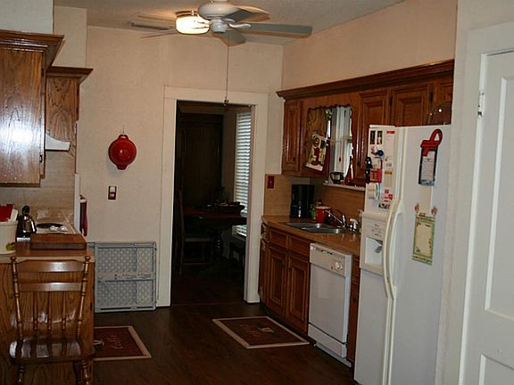 elec appliances, does use propane gas, community water system