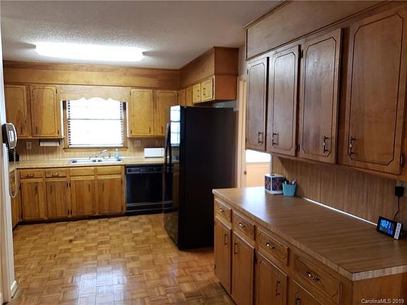 5th image of 725 Knollwood Ct