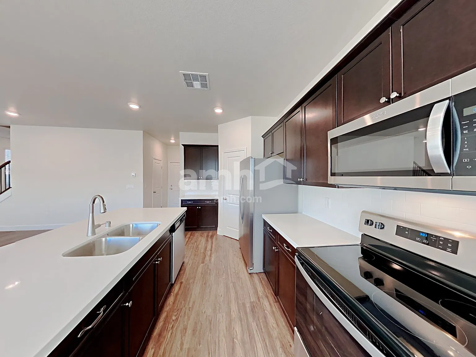 3 bed, 2.5 bath, 1885 sqft, $2,270 — Photo 3