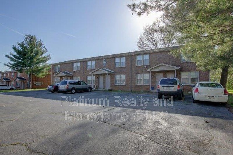 1st image of 810B Golfview Pl #B