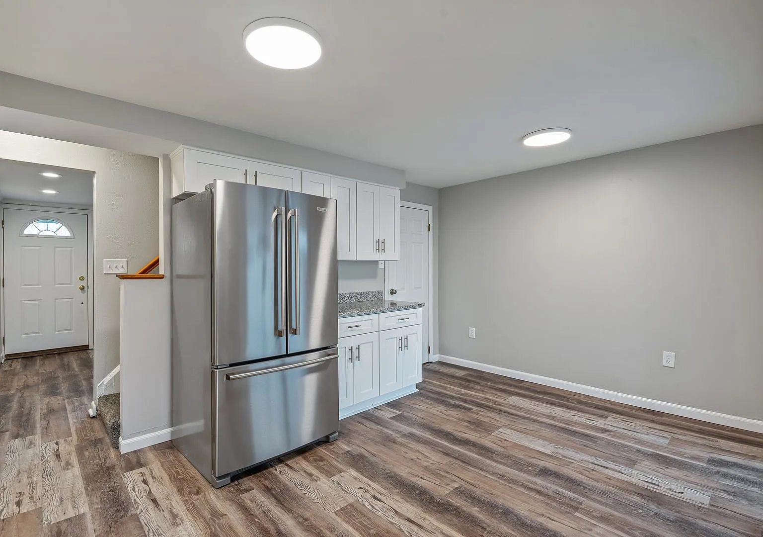 Completely Renovated 2 Bedroom, 1 Bathroom in Sharpsburg- Beautiful Kitchen and Awesome Layout — Photo 3