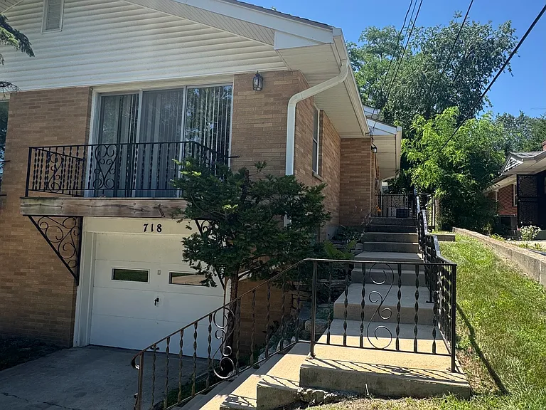 716-718 Medford Dr — Photo 1