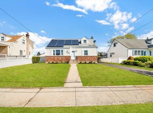 646 Baldwin Dr, West Hempstead, NY 11552