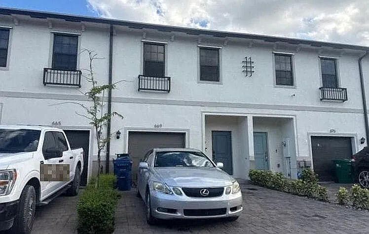 1st image of 669 SW 11th St