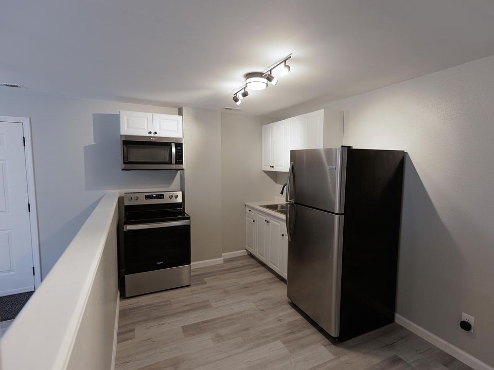 Eat-in Kitchen