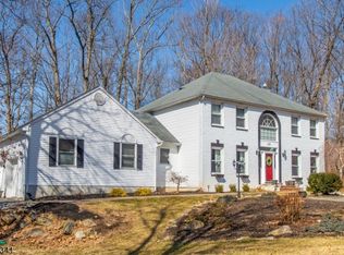 10 Carriage House Rd, Sparta, NJ 07871