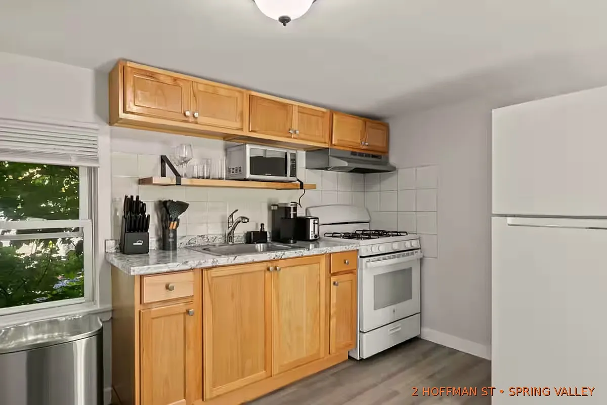4 bed, 1000 sqft, $3,800 — Photo 3