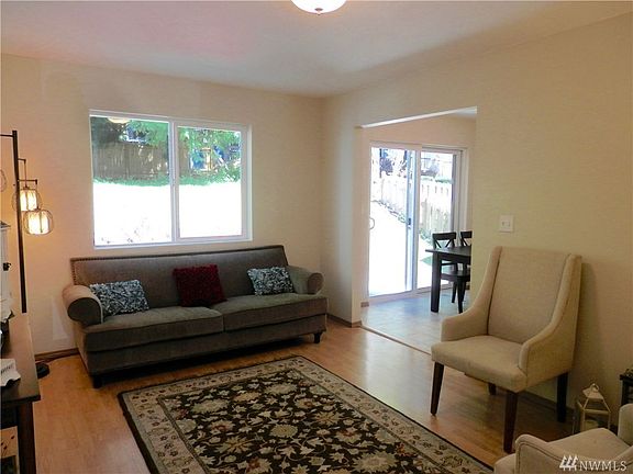 5th image of 2041 NE Green Glen Ln