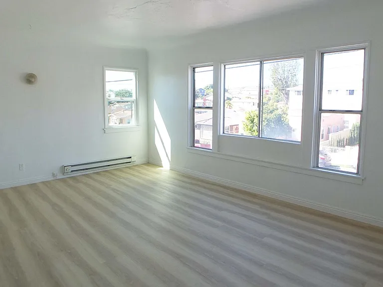 224 S Grand Ave — Photo 19