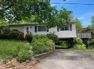 52 Treasure Rd, Riverhead, NY 11901