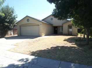 8666 Julianna Ave, Parlier, CA 93648