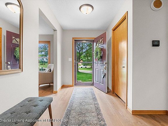 4th image of 2525 Varsity Ln