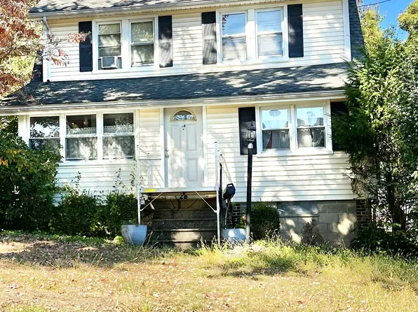 28 Catoona Lane, Stamford, CT 06902